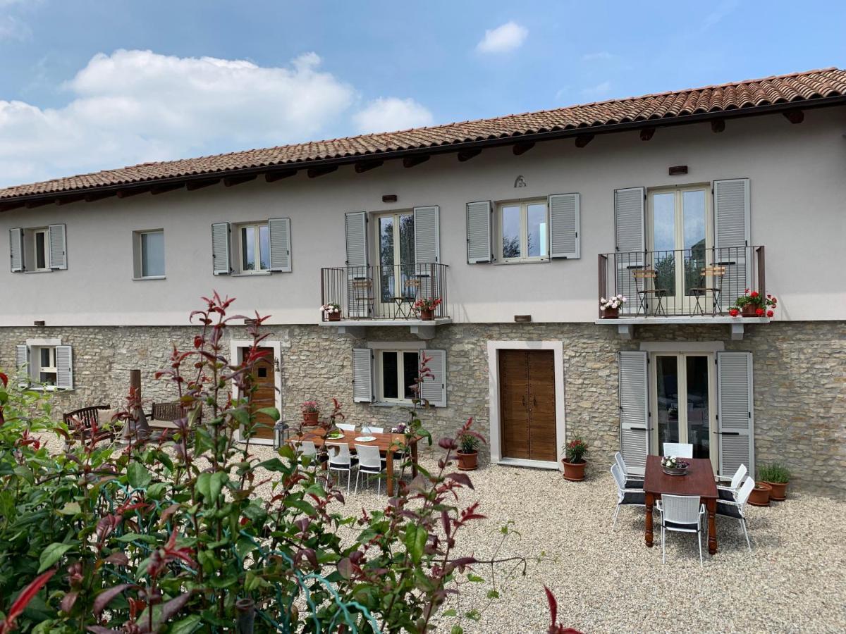 Serravalle delle Langhe La Luce Delle Colline Bed & Breakfast エクステリア 写真