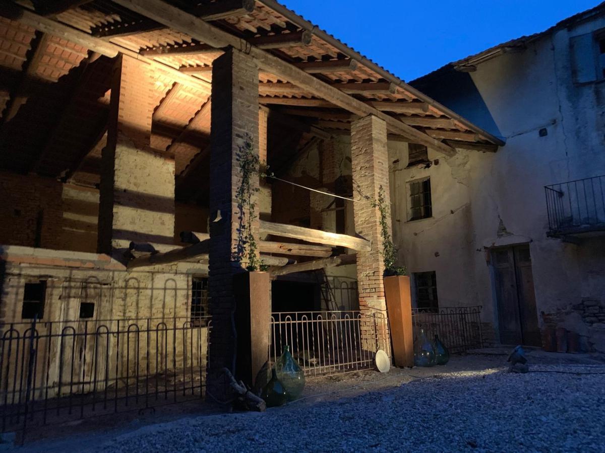 Serravalle delle Langhe La Luce Delle Colline Bed & Breakfast エクステリア 写真