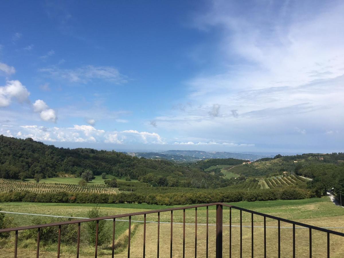 Serravalle delle Langhe La Luce Delle Colline Bed & Breakfast エクステリア 写真