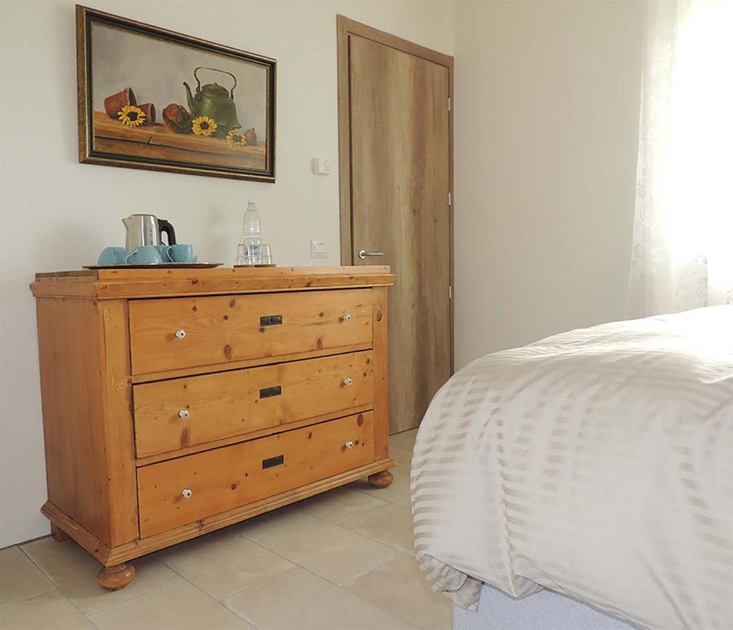 Serravalle delle Langhe La Luce Delle Colline Bed & Breakfast エクステリア 写真