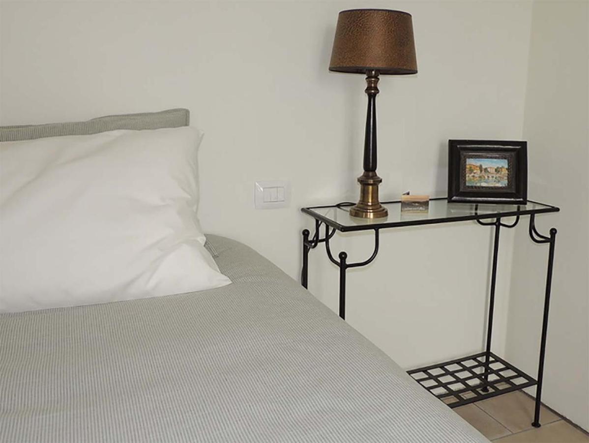 Serravalle delle Langhe La Luce Delle Colline Bed & Breakfast エクステリア 写真