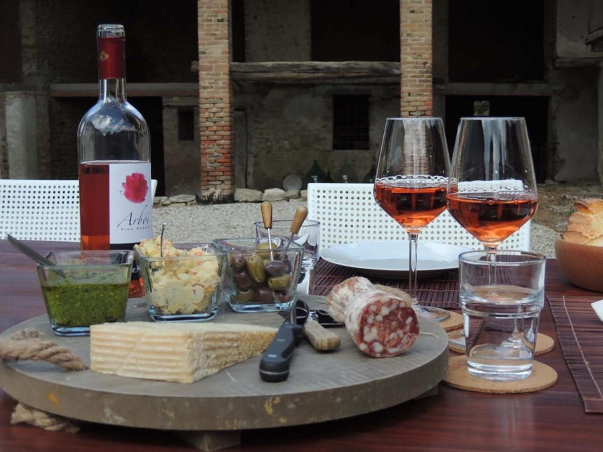 Serravalle delle Langhe La Luce Delle Colline Bed & Breakfast エクステリア 写真