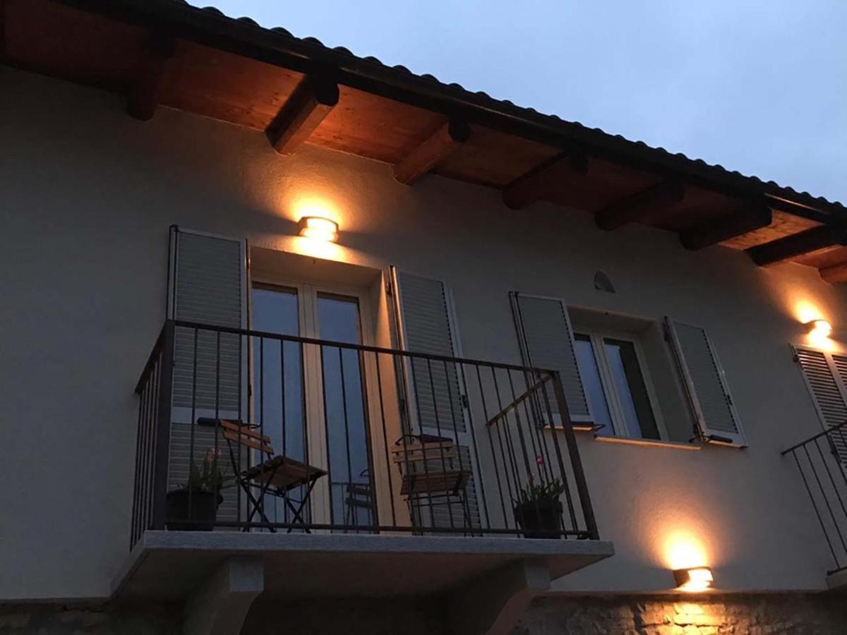 Serravalle delle Langhe La Luce Delle Colline Bed & Breakfast エクステリア 写真