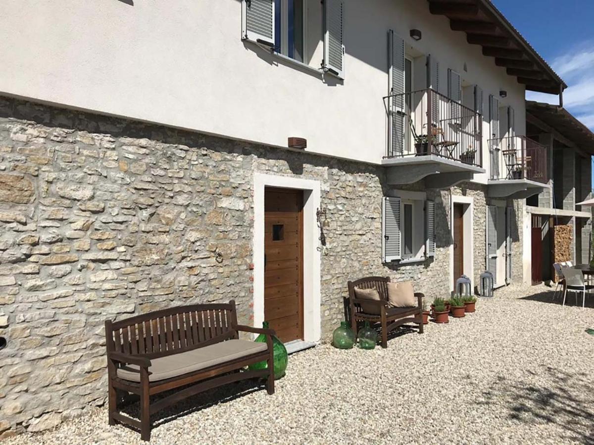 Serravalle delle Langhe La Luce Delle Colline Bed & Breakfast エクステリア 写真