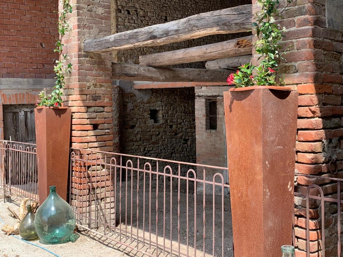 Serravalle delle Langhe La Luce Delle Colline Bed & Breakfast エクステリア 写真