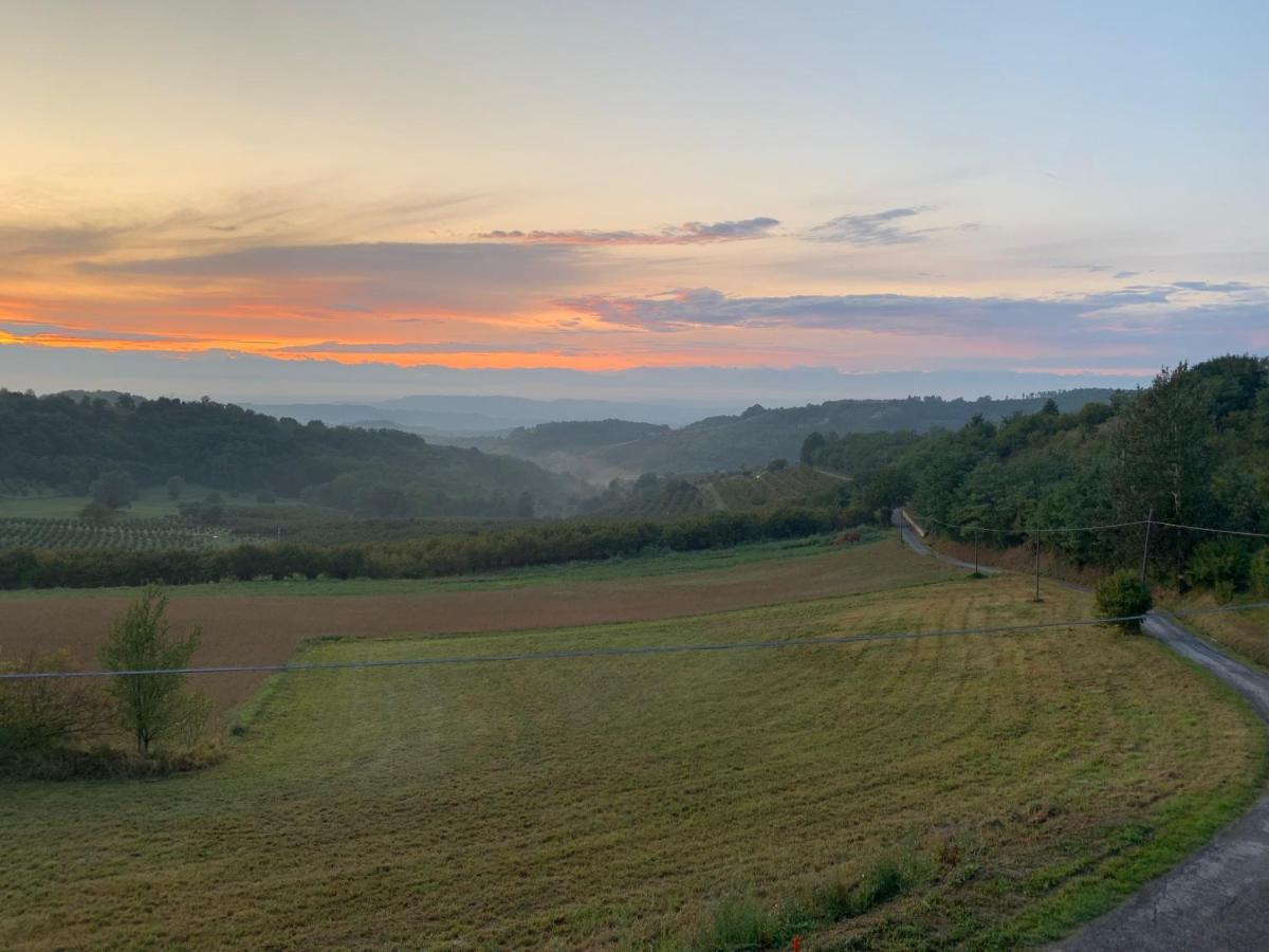 Serravalle delle Langhe La Luce Delle Colline Bed & Breakfast エクステリア 写真