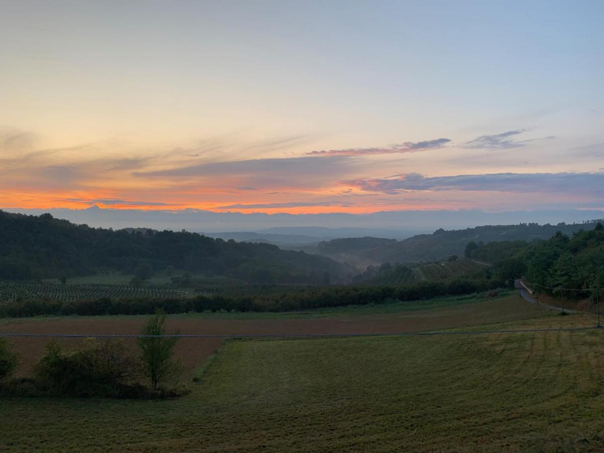 Serravalle delle Langhe La Luce Delle Colline Bed & Breakfast エクステリア 写真