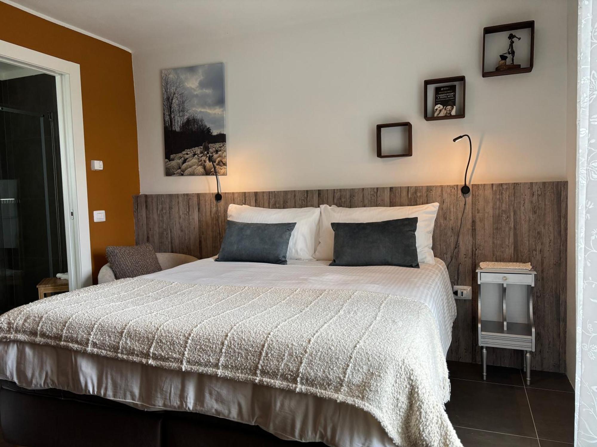 Serravalle delle Langhe La Luce Delle Colline Bed & Breakfast エクステリア 写真