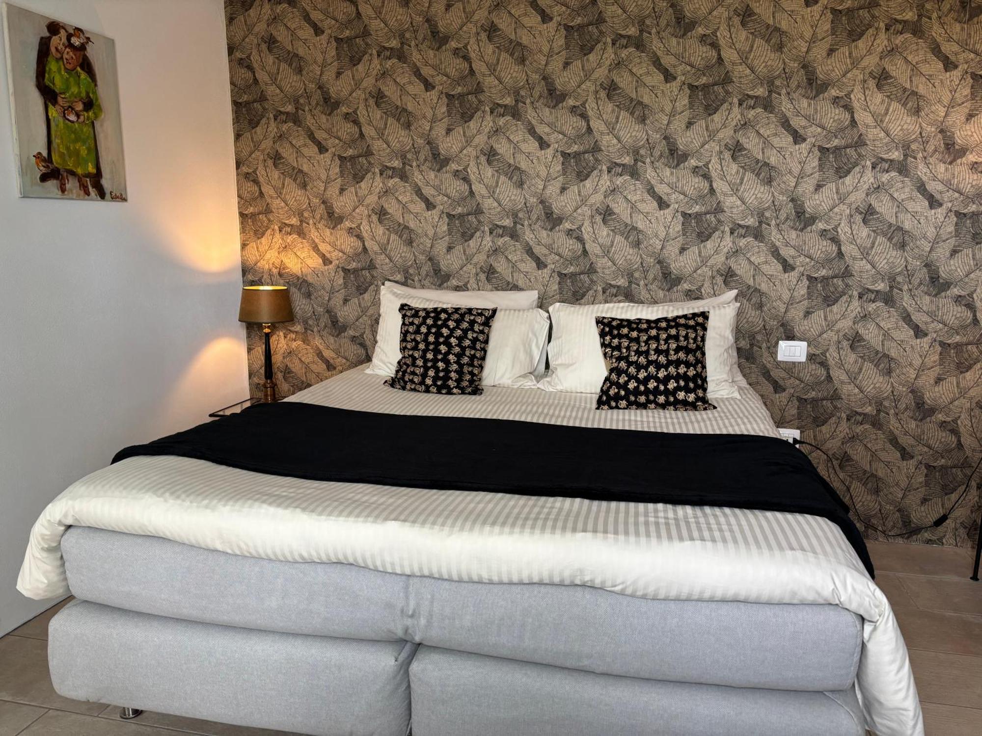 Serravalle delle Langhe La Luce Delle Colline Bed & Breakfast エクステリア 写真