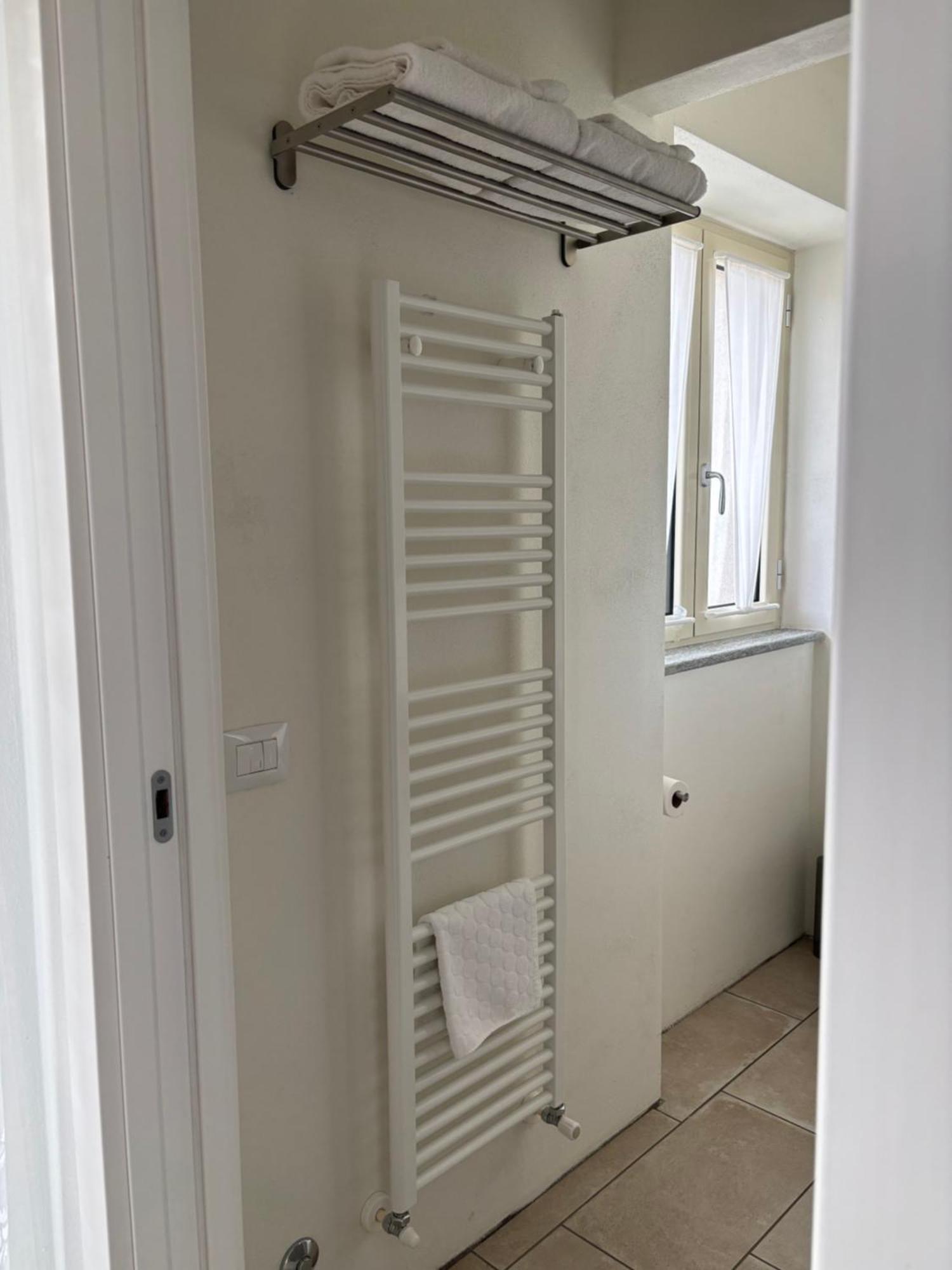 Serravalle delle Langhe La Luce Delle Colline Bed & Breakfast エクステリア 写真