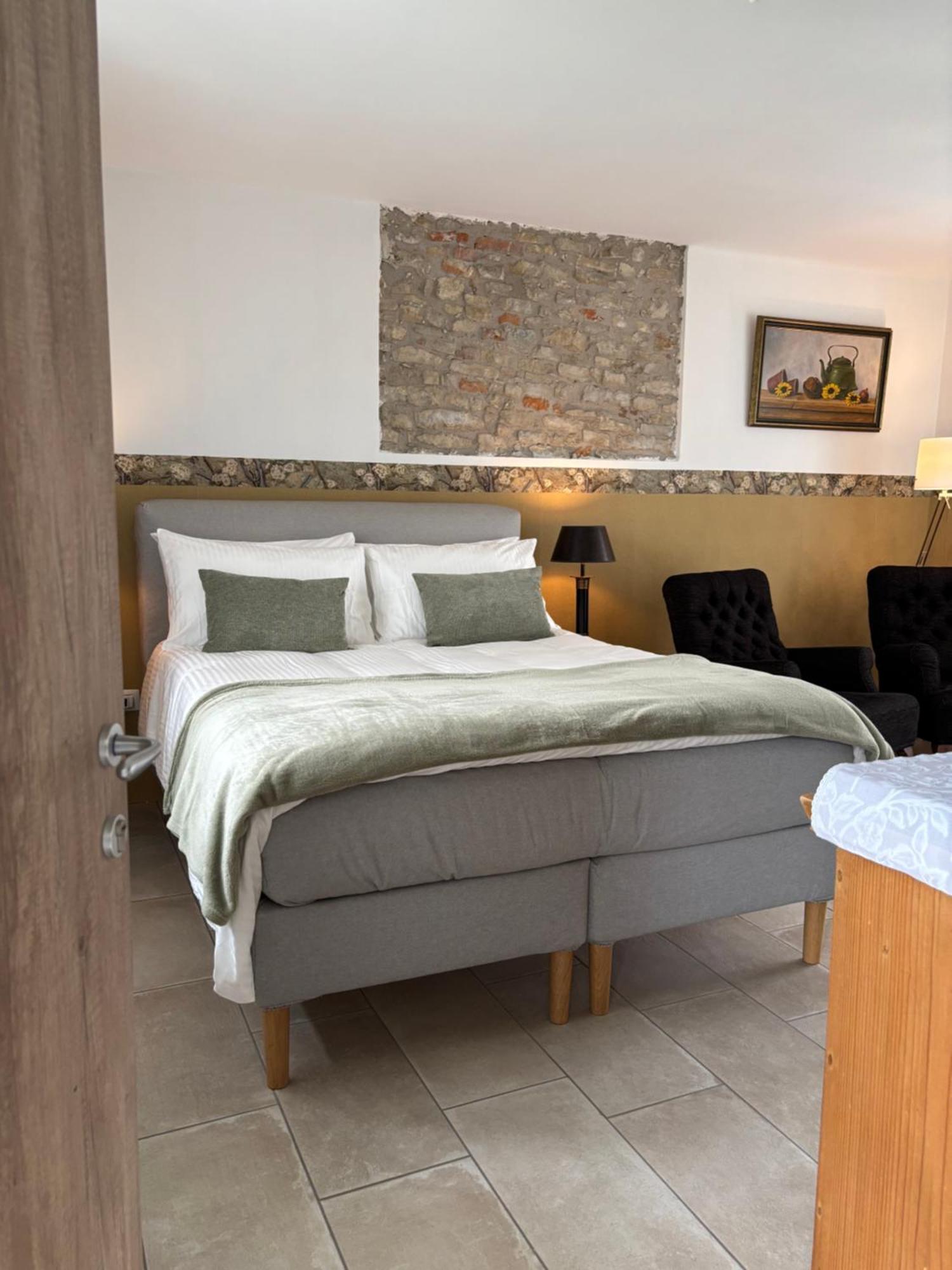 Serravalle delle Langhe La Luce Delle Colline Bed & Breakfast エクステリア 写真