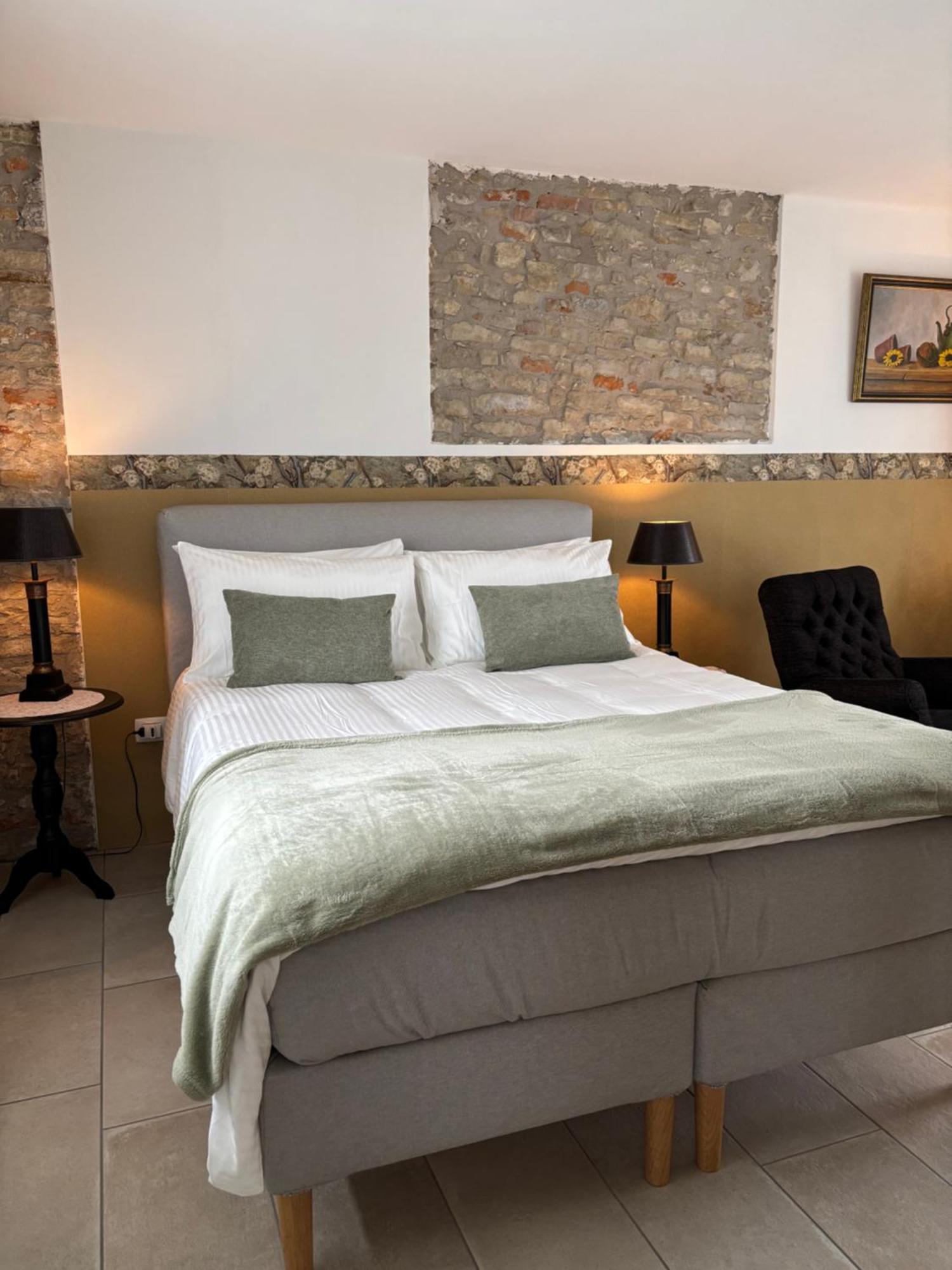 Serravalle delle Langhe La Luce Delle Colline Bed & Breakfast エクステリア 写真