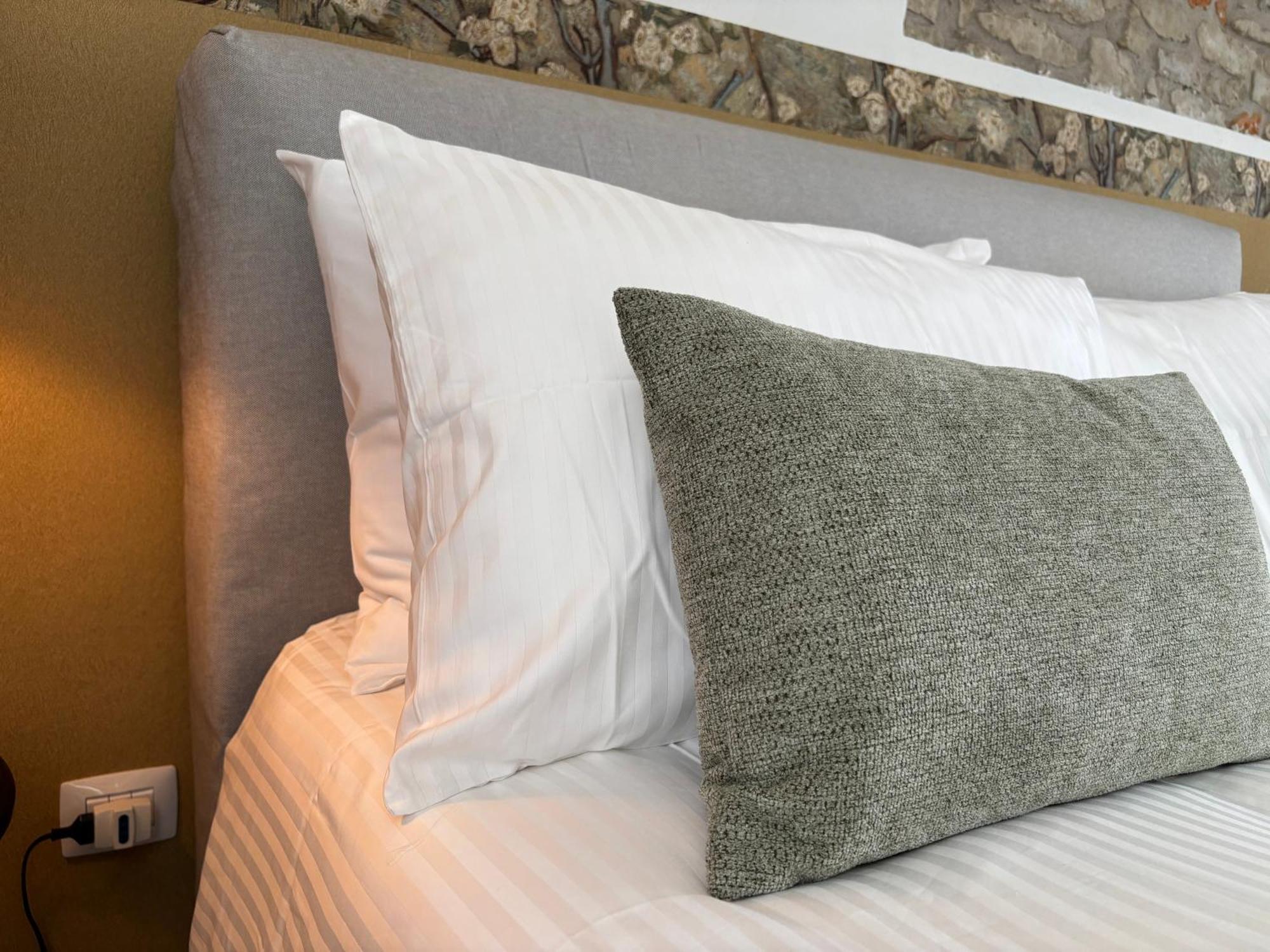Serravalle delle Langhe La Luce Delle Colline Bed & Breakfast エクステリア 写真